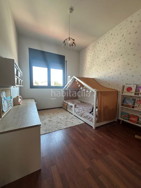 Foto eb5f8dc7-010b-463d-b380-20ca9b98c3dc. Casa aparellada amb aparcament piscina a Centre Miami Platja