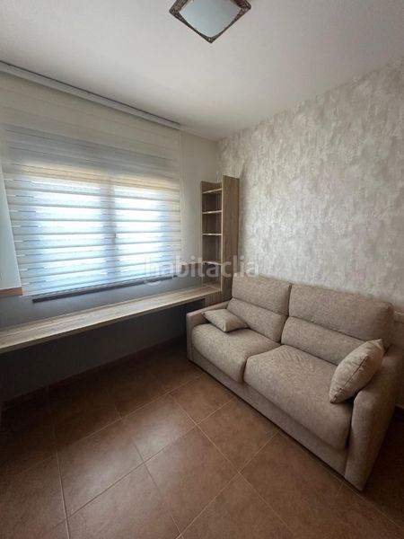 Foto f5b3c15c-3de5-4f0e-9610-13ded31720bb. Casa aparellada amb aparcament piscina a Centre Miami Platja