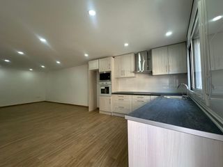 Maison à Perelló (El). Casa de pueblo totalmente reformada con parking privado, patio y