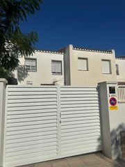 Casa adossada a Carrer de l'Uruguai