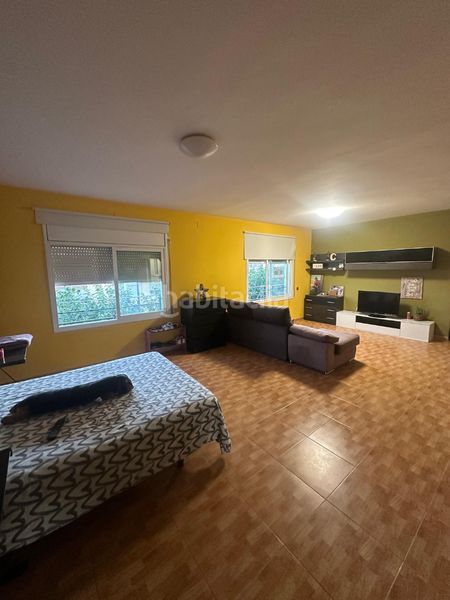 Foto f955ace7-c331-4692-8d31-8ad8bb54e8ea. Chalet ¡casa espectacular en pleno centro de miami playa! 268 m², máxima versatilidad y un solárium enorme en Miami Platja