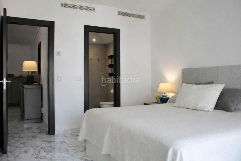Foto 5792c498-d1c0-44ec-9bfa-9562e2f74f70. Àtic amb calefacció aparcament piscina a Puerto Banús Marbella