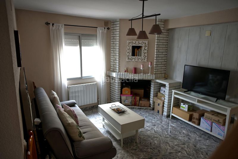 Foto f06142d5-aae9-4696-80a0-f4ccc27fbab2. Casa a Abenójar