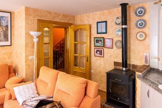 Casa a Fuentes de Ayódar. Casa rural con alto potencial turístico en entorno natural privi