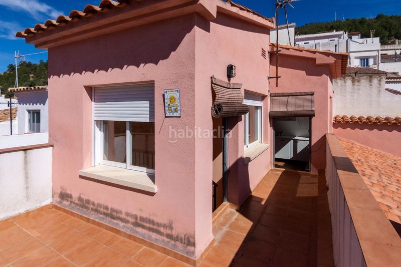 Foto 5c9243f9-011d-4f46-8a81-b6464fbbaa6a. Casa amb aparcament a Fuentes de Ayódar