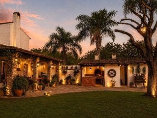 Maison à Jimena de la Frontera. Finca en jimena de la frontera  3 viviendas  piscina  7.400 m2