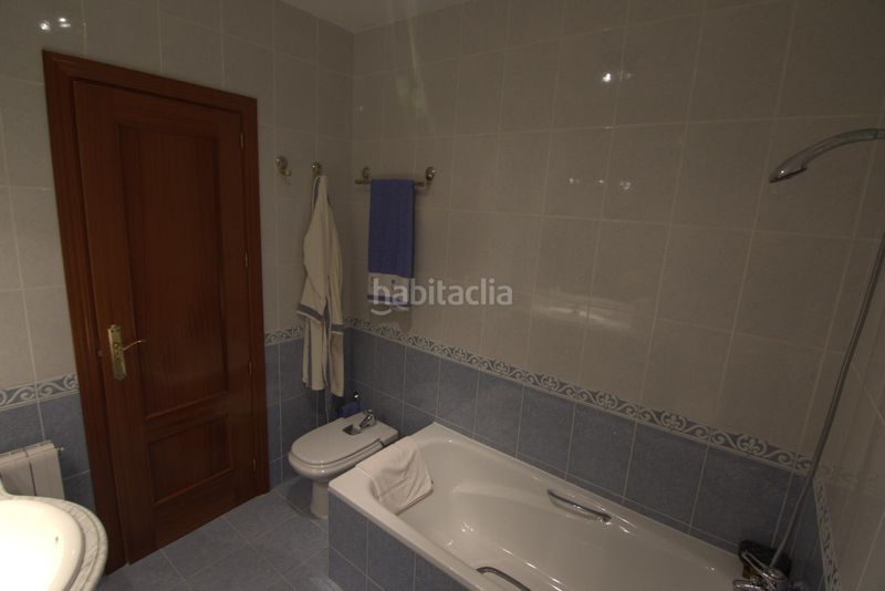 Foto ef7c5352-8b69-44c4-9870-2d173abf8d64. Xalet amb calefacció aparcament a Soto del Real