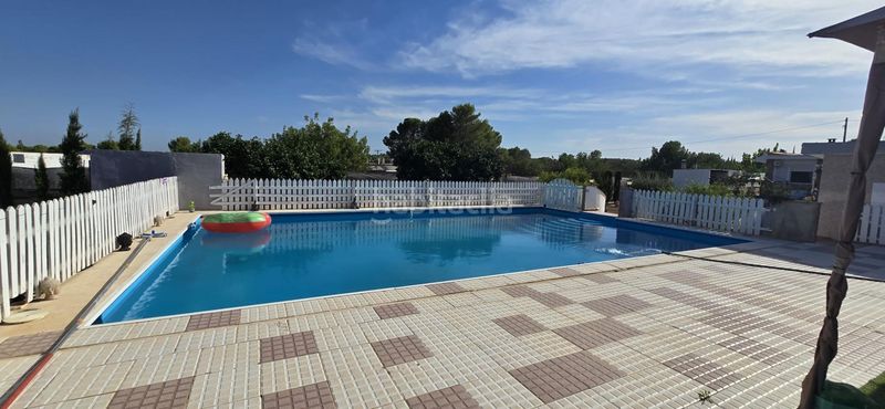 Foto f467bc1b-610a-4190-8302-25a77fffae2a. Xalet amb piscina a Vilamarxant