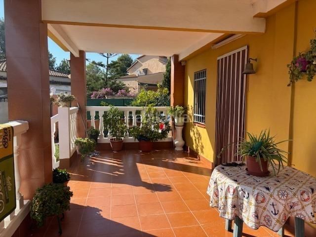 Foto 31196219-40c6-4de0-9e98-6c740f1a740c. Xalet amb piscina a Vilamarxant