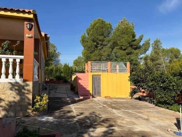 Foto 8f9d4277-c2ba-4c72-b51b-6d45c81f2565. Xalet amb piscina a Vilamarxant