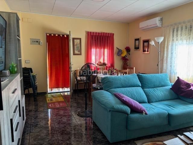 Foto e88244e2-46f8-4779-9cc4-71e55bffea72. Xalet amb piscina a Vilamarxant