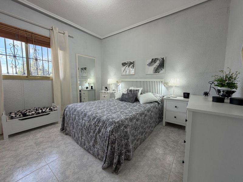 Foto b9c75a13-aa1c-464b-bda2-2f8a64cf59a7. Xalet amb aparcament piscina a Urbanizaciones Llíria