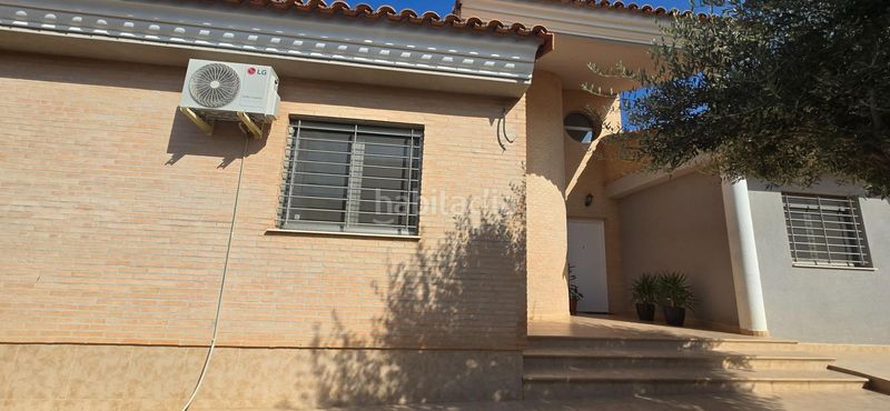 Foto a69e1f12-ad97-4e04-8d0e-68cbec994437. Xalet amb calefacció piscina a Urbanizaciones Llíria