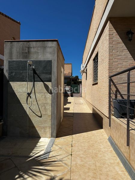 Foto a7ce1ff8-c375-4a9b-8e73-698768e7238b. Xalet amb calefacció piscina a Urbanizaciones Llíria