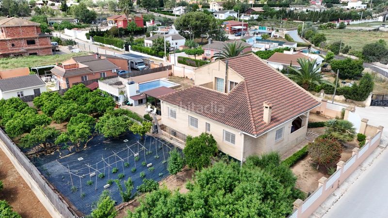 Foto 06d4b68d-f9f6-4d7b-a903-45689a92b513. Xalet amb calefacció aparcament piscina a Urbanizaciones Llíria