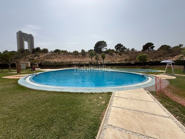 Foto 0d60b99d-4023-4b3b-b634-74bc597234c5. Apartament amb aparcament piscina a Via Parque Benidorm