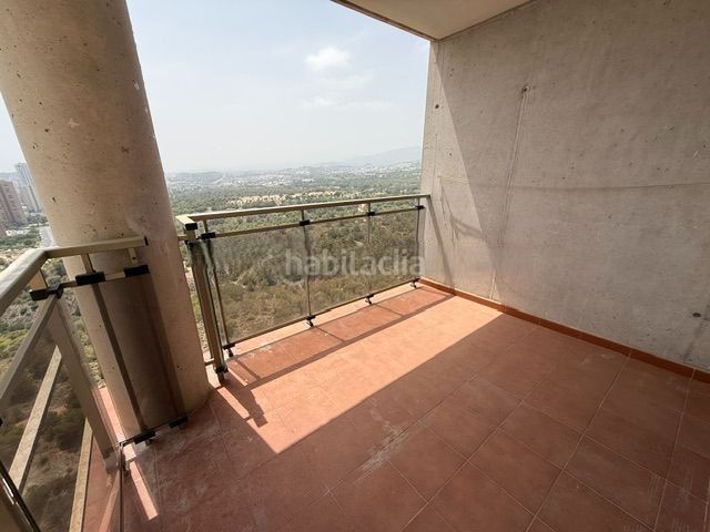 Foto 98619274-78be-4e16-9381-ebe877fe1560. Apartament amb aparcament piscina a Via Parque Benidorm