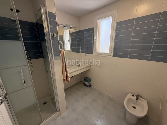 Foto a7654cbf-f207-470b-9889-487f8ecdb917. Apartament amb aparcament piscina a Via Parque Benidorm