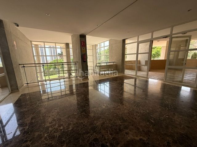 Foto e130bd37-eadf-44a9-bc99-5de6fb87a3c6. Apartament amb aparcament piscina a Via Parque Benidorm