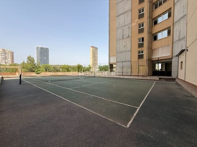 Foto f38b1336-bb33-4148-97a4-d5872f7b2eac. Apartament amb aparcament piscina a Via Parque Benidorm