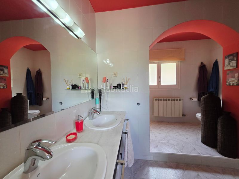 Foto 4e9db248-a498-4112-be77-04d45954f5b2. Casa amb calefacció aparcament piscina a Vallirana