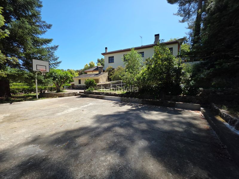 Foto eed8c495-a77e-4f7b-8081-14c4bbae0361. Casa amb xemeneia calefacció aparcament piscina a Vallirana