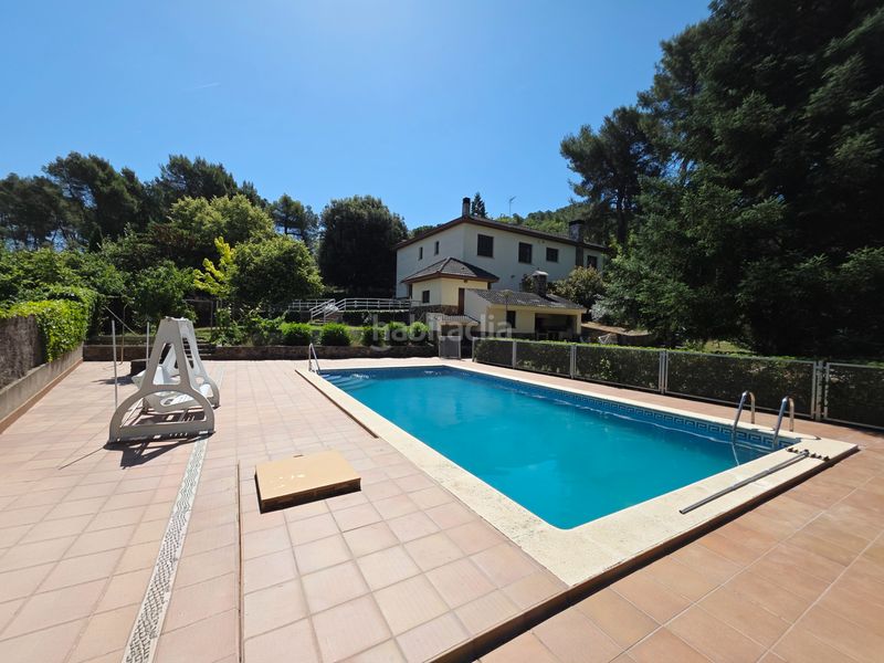 Foto f48ab77a-ccb6-487a-ac81-f1958a4c4807. Casa amb xemeneia calefacció aparcament piscina a Vallirana