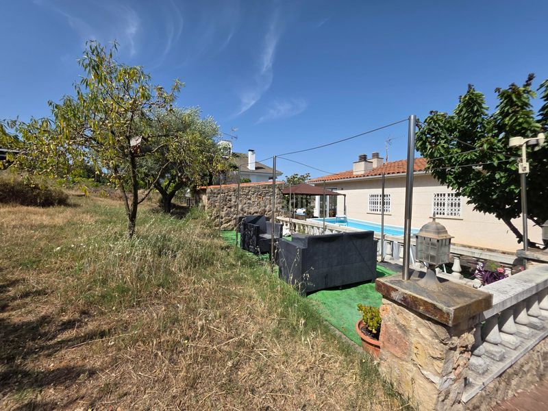 Foto a32d1cc0-344d-4682-b7e6-61b58da3e38c. Casa amb xemeneia calefacció aparcament piscina a Vallirana