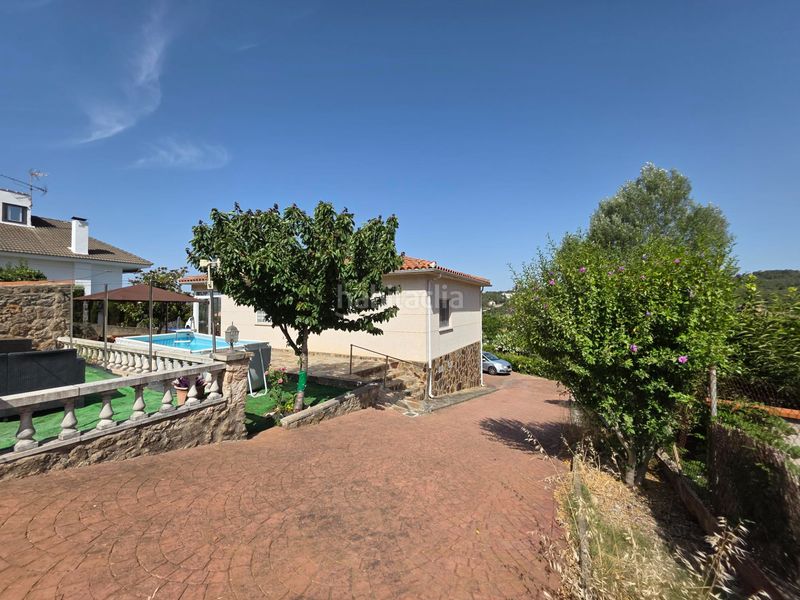 Foto bf40b6ea-318d-4c68-82ab-68fcaf1e3c22. Casa amb xemeneia calefacció aparcament piscina a Vallirana