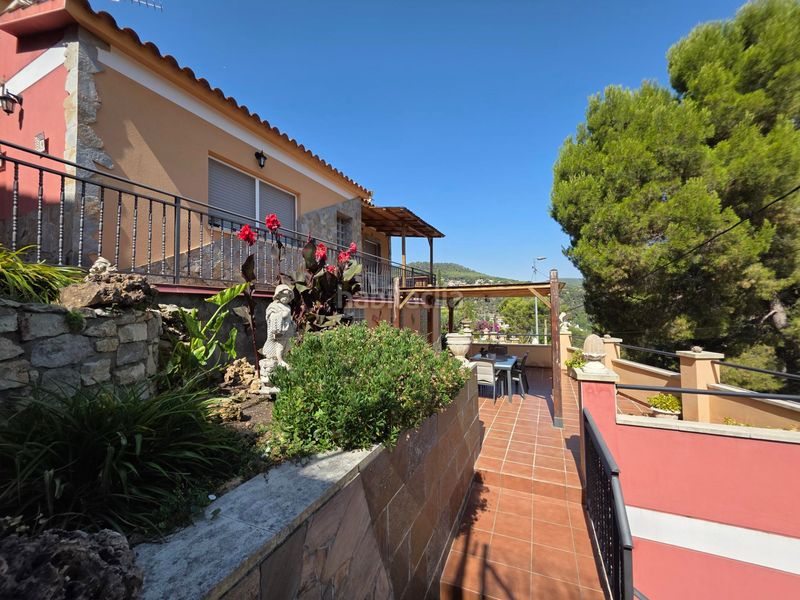 Foto b5f2f8f1-b098-4f49-afb3-27ec5ed1bd6a. Casa amb calefacció aparcament a Vallirana