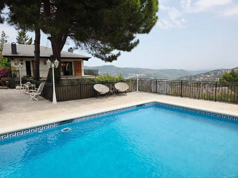Foto 5dd80e8a-c3e2-48fe-a850-ef6d6cfa5634. Casa amb xemeneia calefacció aparcament piscina a Vallirana
