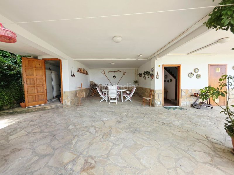 Foto 7d567b28-47bf-4454-8053-8293575eddc9. Casa amb xemeneia calefacció aparcament piscina a Vallirana