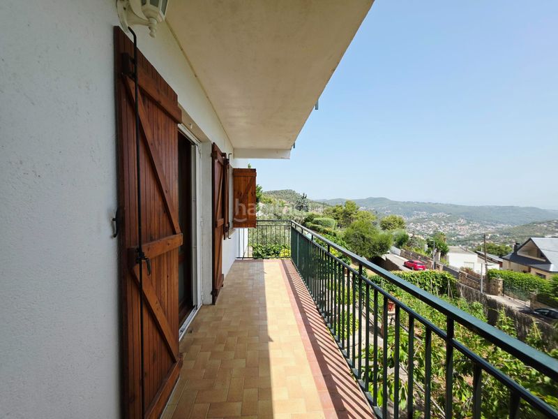 Foto bd187886-5568-486b-9463-ba4d645ea63d. Casa amb xemeneia calefacció aparcament piscina a Vallirana