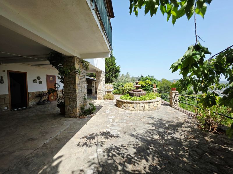 Foto dfdda582-5ff8-421c-aa0f-fd262434f246. Casa amb xemeneia calefacció aparcament piscina a Vallirana