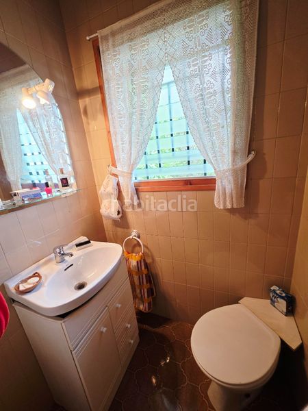 Foto fbe22764-e9b4-4592-b938-bd53a3fbcc0b. Casa amb xemeneia calefacció aparcament piscina a Vallirana