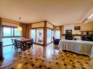 Chalet in Sant Cugat Sesgarrigues. ¡descubre tu nuevo hogar en esta espectacular casa independiente
