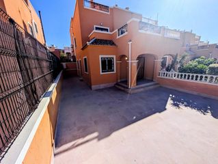 Chalet in La Florida. Casa adosada totalmente reformada con 3 terrazas   orihuela cost