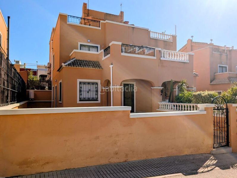 Foto 2e33e303-e313-4867-8987-fadb2a3e2ee3. Chalet in La Florida Orihuela