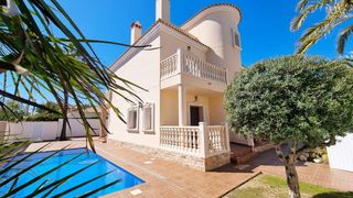 Chalet in Cabo Roig. Villa independiente en venta en cabo roig