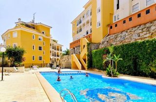 Apartament a Campoamor. Luminoso apartamento de 3 dormitorios con terraza y piscina comu