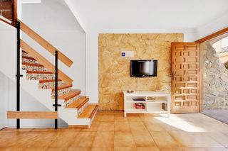 Reihenhaus in Los Europeos. Amplia casa adosada en la mata, a 100 metros del mar