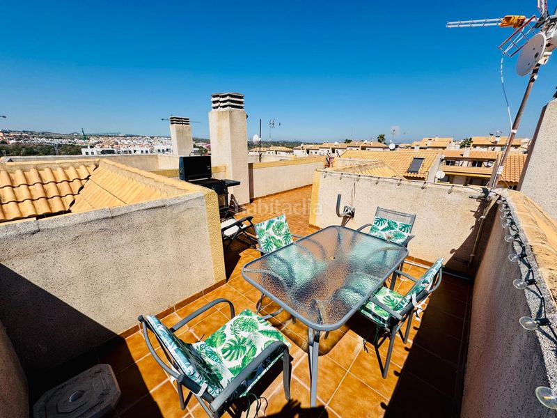 Foto c6d4d5e8-d0b1-47cb-8173-3b8c408546a2. Casa adossada amb piscina a La Florida Orihuela