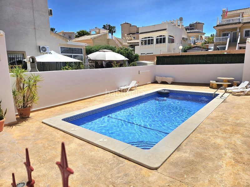 Foto 1dee4cdc-f057-4290-8c66-3a7c7dd51d9e. Casa adossada amb piscina a La Florida Orihuela