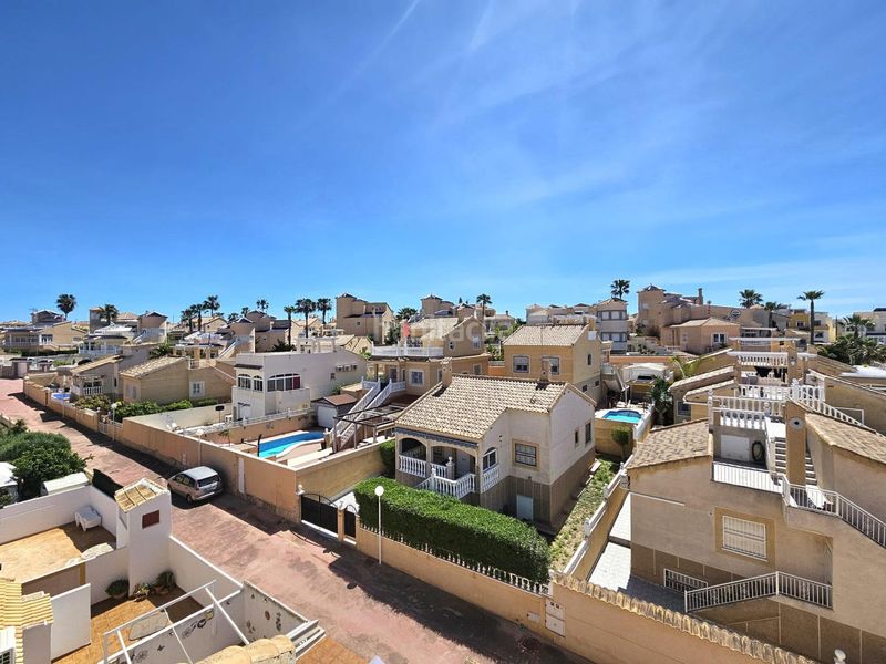Foto d69f9327-d2eb-437c-a4b4-5624b4f7e1cf. Casa adossada amb piscina a La Florida Orihuela