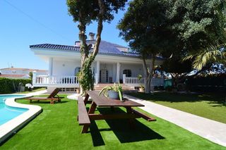 Chalet in Zona Carrefour - Urbanizaciones. Magnífica villa de lujo recientemente renovada