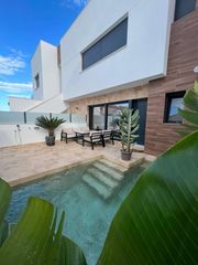Casa a Los Peñascos-El Salero-Los Imbernones. Acogedor bungalow 2 dormitorios con piscina privada  los peñasco
