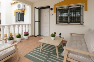 Casa adossada a Los Balcones y los Altos. Dúplex relajado  3 dormitorios  ambiente junto a la piscina, ori