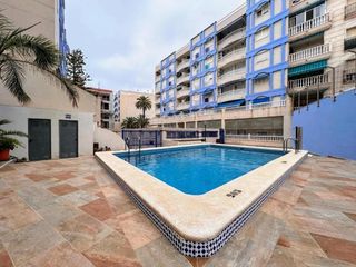 Apartamento en Zona Playa de los Locos. Apartamento soleado de 3 dormitorios en la playa  a 20 m del mar