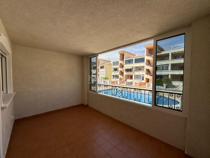 Foto be223e34-a088-4f4b-bf33-100a75efe22c. Apartament amb piscina a Los Balcones y los Altos Orihuela