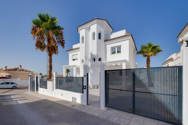 Foto 6d6331eb-f386-45ae-9e40-5e4a7d865775. Casa aparellada amb aparcament a San Fulgencio